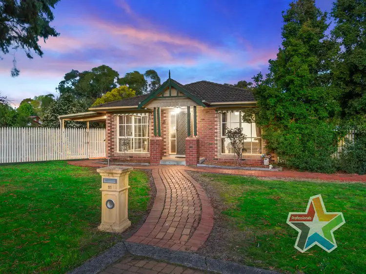 11 Honeysuckle Walk, Croydon South VIC 3136