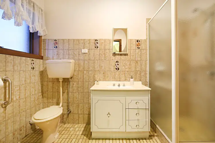 Sixth view of Homely house listing, 1 Talbot Close, Keilor Downs VIC 3038