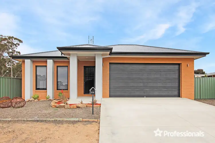 25 Robert Street, Kangaroo Flat VIC 3555