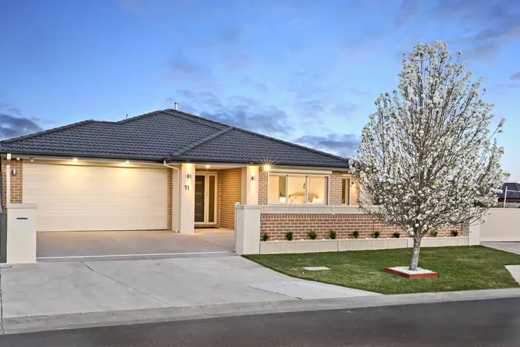 11 Bradfield Court, Taylors Hill VIC 3037