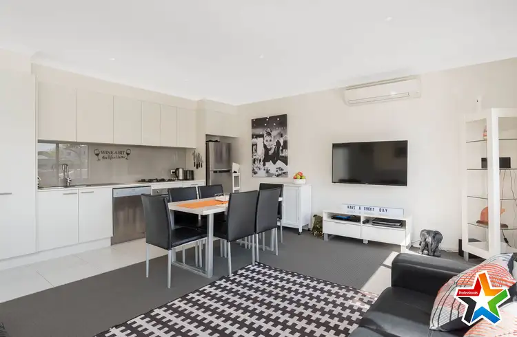 Fourth view of Homely townhouse listing, 18 Lithgow Way, Mooroolbark VIC 3138