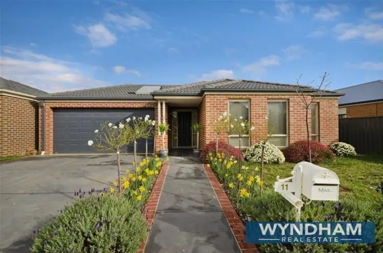 11 Maclarens Close, Manor Lakes VIC 3024