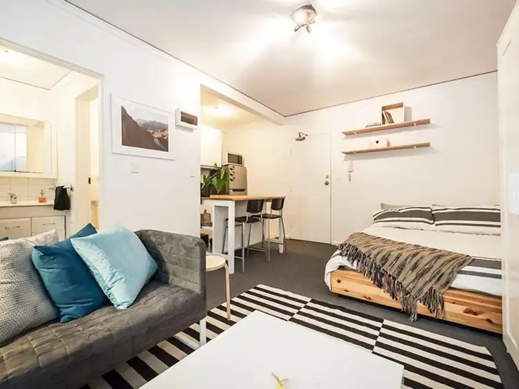 2/82 Grey Street, St Kilda VIC 3182