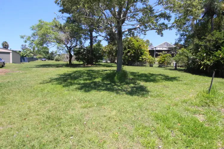 2 Gordon Street, Macleay Island QLD 4184