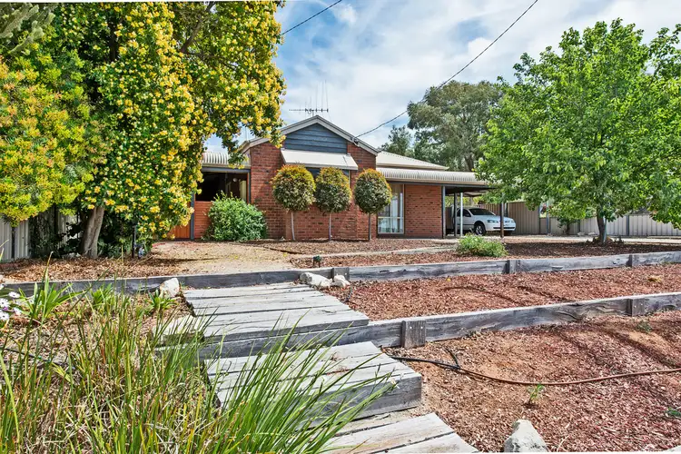 137 Lakeside Drive, Lake Boga VIC 3584