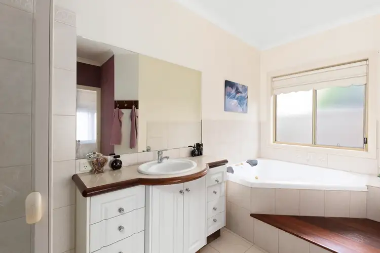 Fifth view of Homely house listing, 8 Martin Place, Eaglehawk VIC 3556