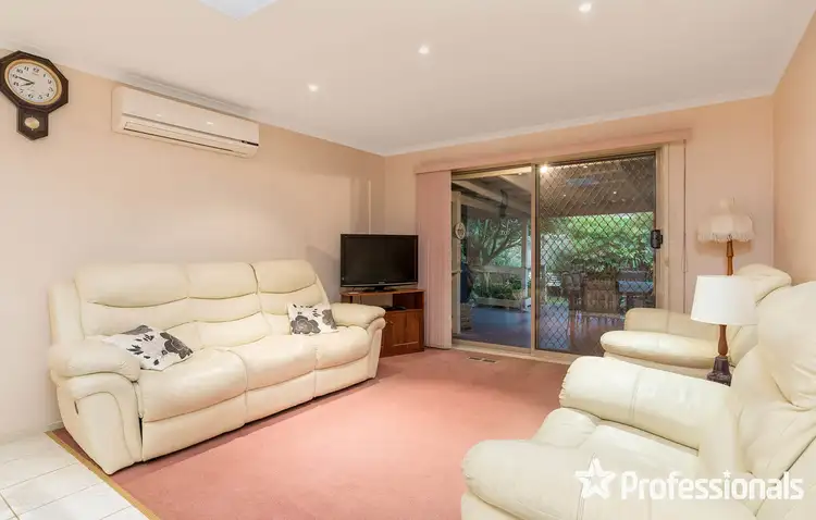 Sixth view of Homely house listing, 2 Dinsdale Court, Mooroolbark VIC 3138