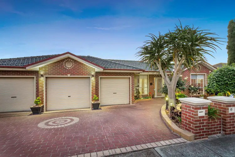 27 Hillcrest Drive, Hillside VIC 3037