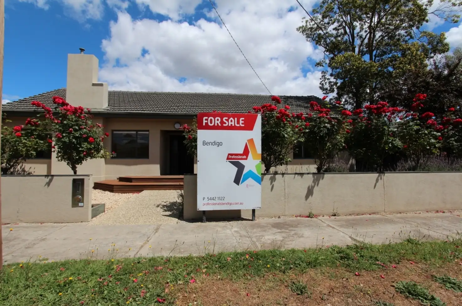 Main view of Homely house listing, 8 Margaret Crescent, Flora Hill VIC 3550