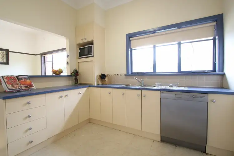 Fifth view of Homely house listing, 8 Margaret Crescent, Flora Hill VIC 3550