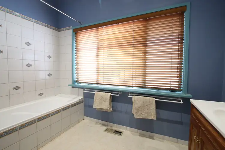Sixth view of Homely house listing, 8 Margaret Crescent, Flora Hill VIC 3550