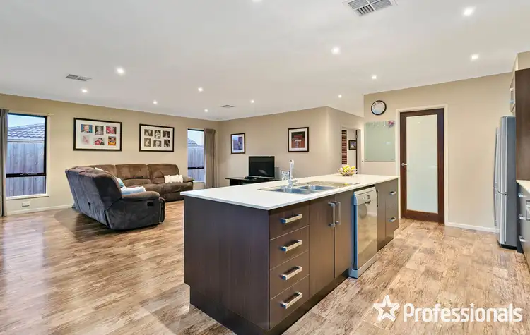 Sixth view of Homely house listing, 27 Kingston Way, Mooroolbark VIC 3138