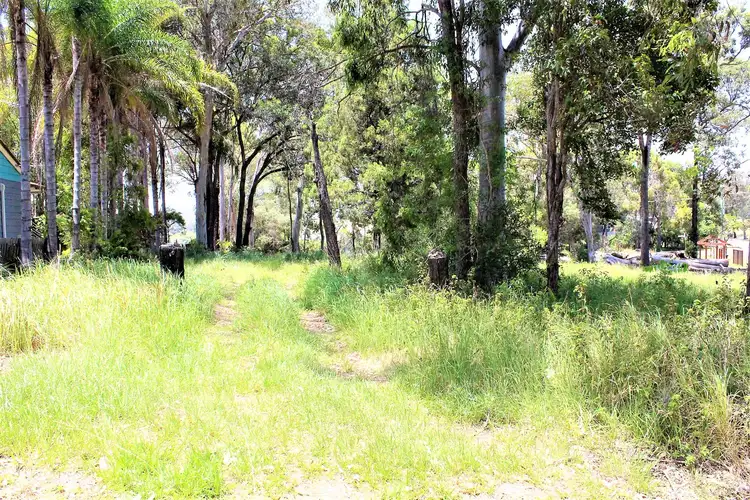 4 Blue waters Crescent, Macleay Island QLD 4184