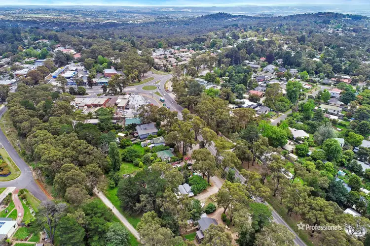 14 Monbulk Road, Mount Evelyn VIC 3796