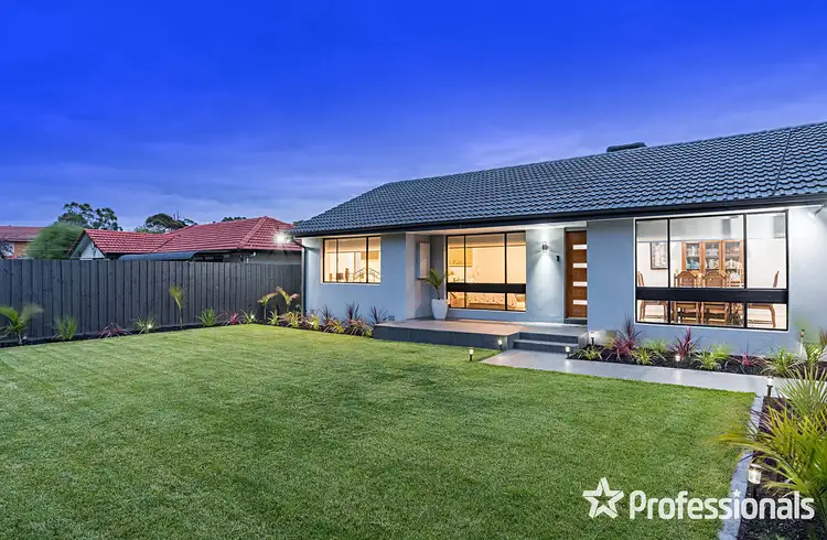 8 Jillian Street, Mooroolbark VIC 3138