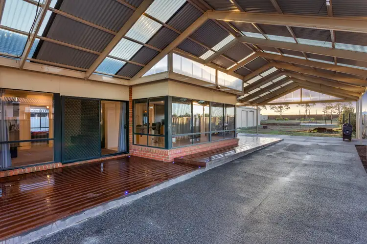 10 Duchess Court, Hillside VIC 3037