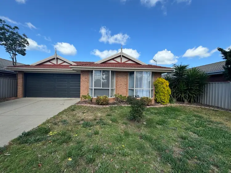 74 Kialla Lakes Drive
