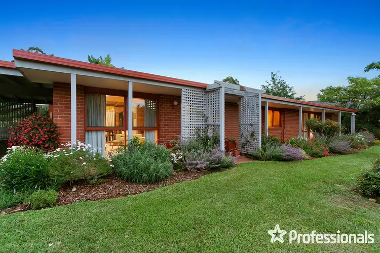 12 Wyuna Walk, Mooroolbark VIC 3138