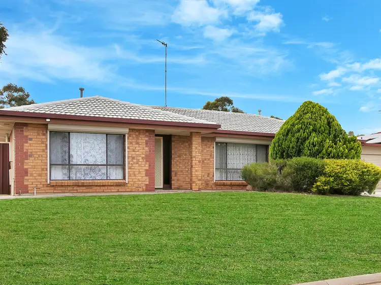 15 Mildera Crescent, Craigmore SA 5114