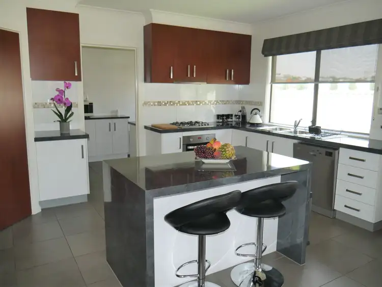 Second view of Homely house listing, 18 Sugargum Crescent, Kialla VIC 3631