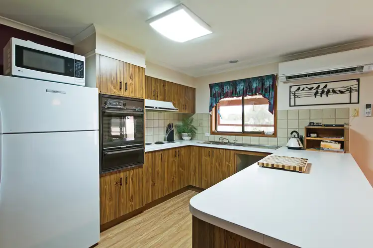 Seventh view of Homely house listing, 8 Cole Court, Swan Hill VIC 3585