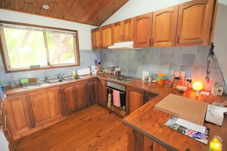 106 High Central Road, Macleay Island QLD 4184
