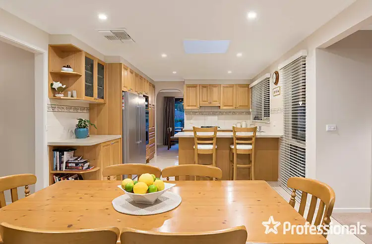 Sixth view of Homely house listing, 2 Great Oak Court, Mooroolbark VIC 3138