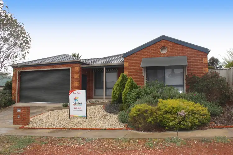 11 Goodenia Avenue, Kangaroo Flat VIC 3555