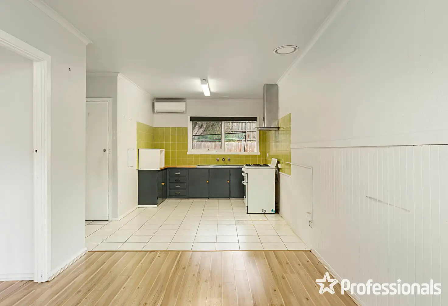Main view of Homely unit listing, 2/96 Sherlock Road, Mooroolbark VIC 3138