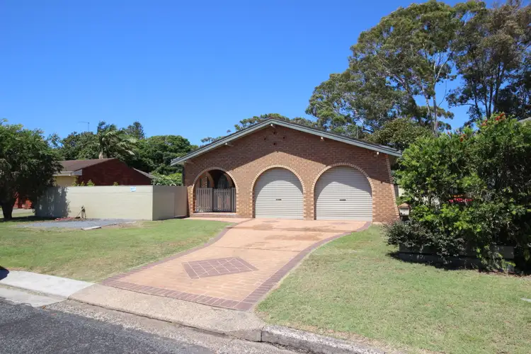 16 Tree View Place, Forster NSW 2428