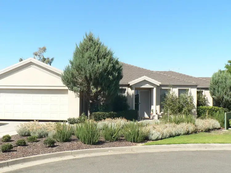 14 Garden Court, Lake Gardens VIC 3355