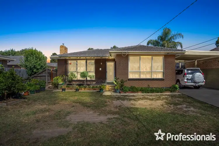 8 Wordsworth Street, Mooroolbark VIC 3138