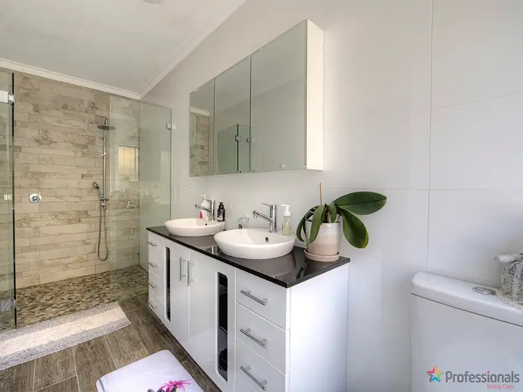 29 Berry Drive, Maida Vale WA 6057