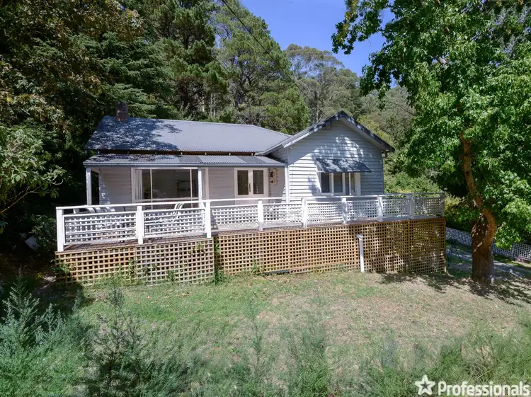 6 Ferntree Avenue, Warburton VIC 3799