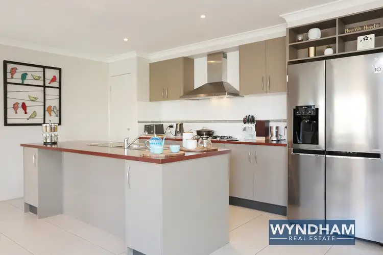 Second view of Homely house listing, 7 Hoddle Link, Manor Lakes VIC 3024