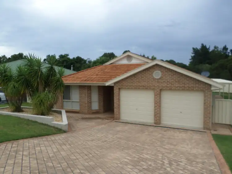 11 Emerald Drive, Meroo Meadow NSW 2540