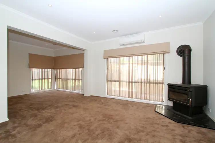 Second view of Homely house listing, 7 Celendine Place, Hillside VIC 3037