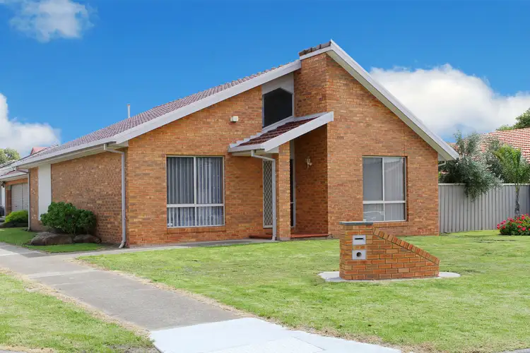 2 Heron Court, Taylors Lakes VIC 3038
