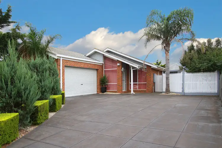 4 Beckwith Court, Taylors Lakes VIC 3038