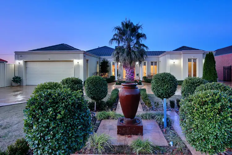 16 Balonne Close, Taylors Lakes VIC 3038