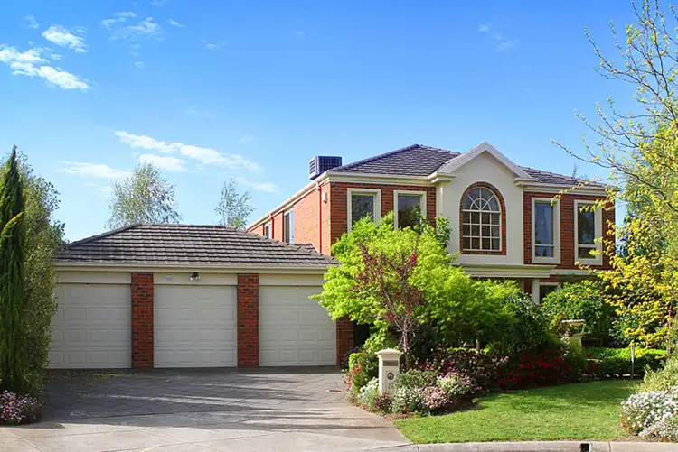 19 Mackenzie Close, Taylors Lakes VIC 3038