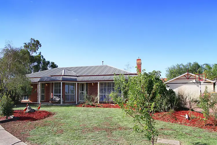 10 Madison Close, Taylors Lakes VIC 3038