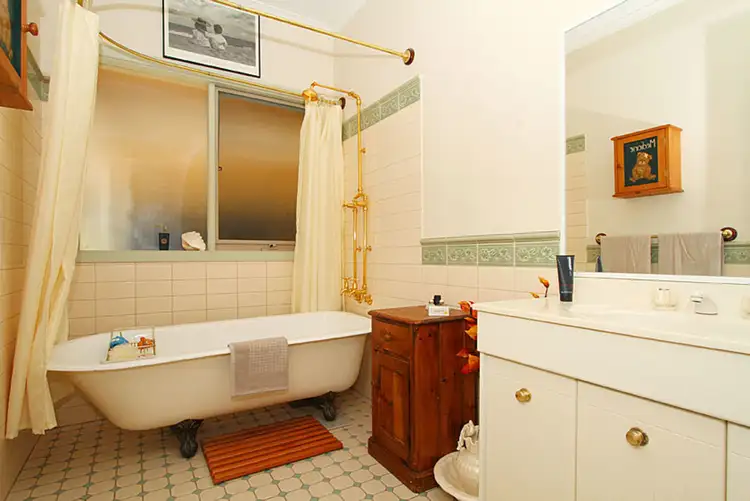 Sixth view of Homely house listing, 10 Madison Close, Taylors Lakes VIC 3038