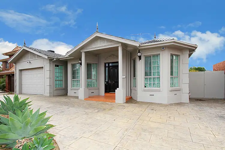 33 Salamander Drive, Taylors Lakes VIC 3038
