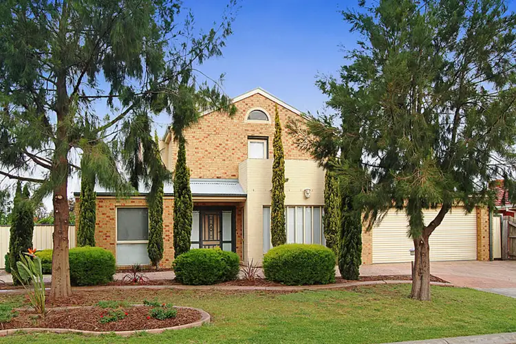 8 Minato Place, Taylors Lakes VIC 3038