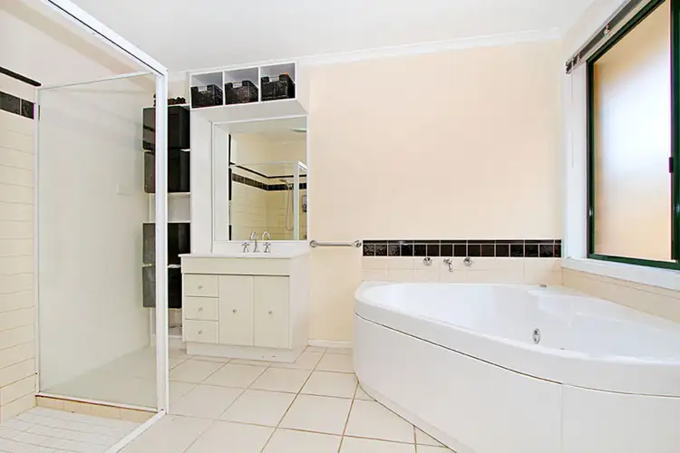 Second view of Homely house listing, 2 Garden Close, Hillside VIC 3037