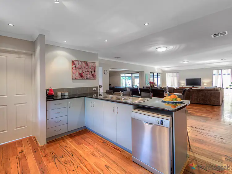 10 Kwilena Avenue, Wattle Grove WA 6107