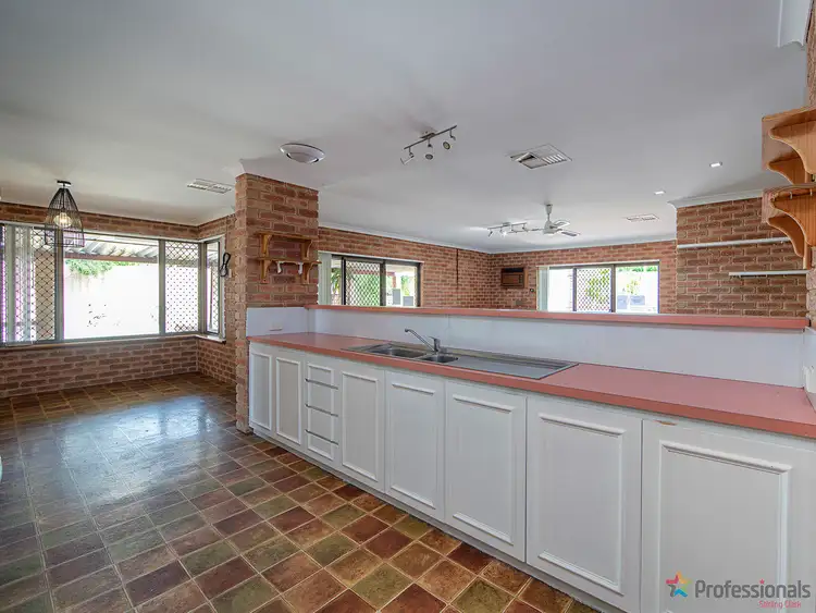 4 Falcon Court, High Wycombe WA 6057