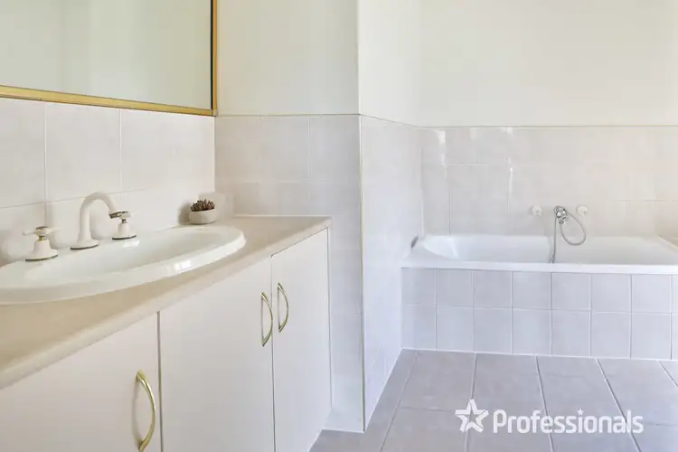 Fourth view of Homely house listing, 2 Grossman Court, Mildura VIC 3500