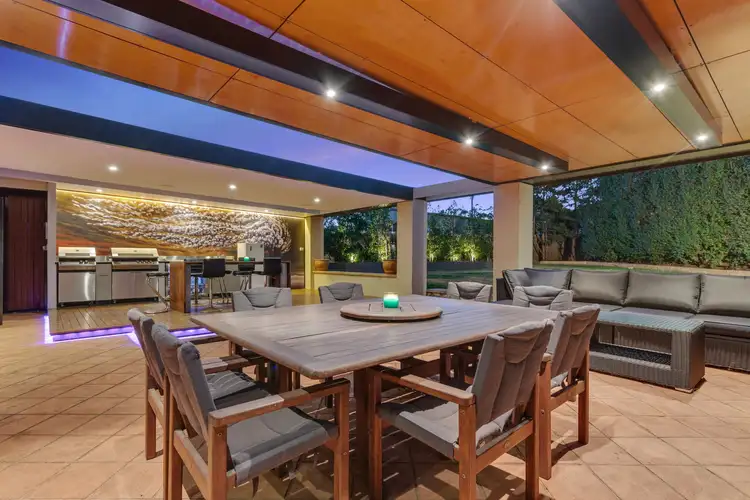 37 Sovereign Way, Hillside VIC 3037